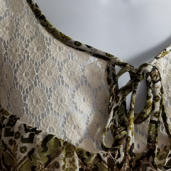 Final price - Beautiful sleeveless top from Dress Barn - Picture 2 of 3